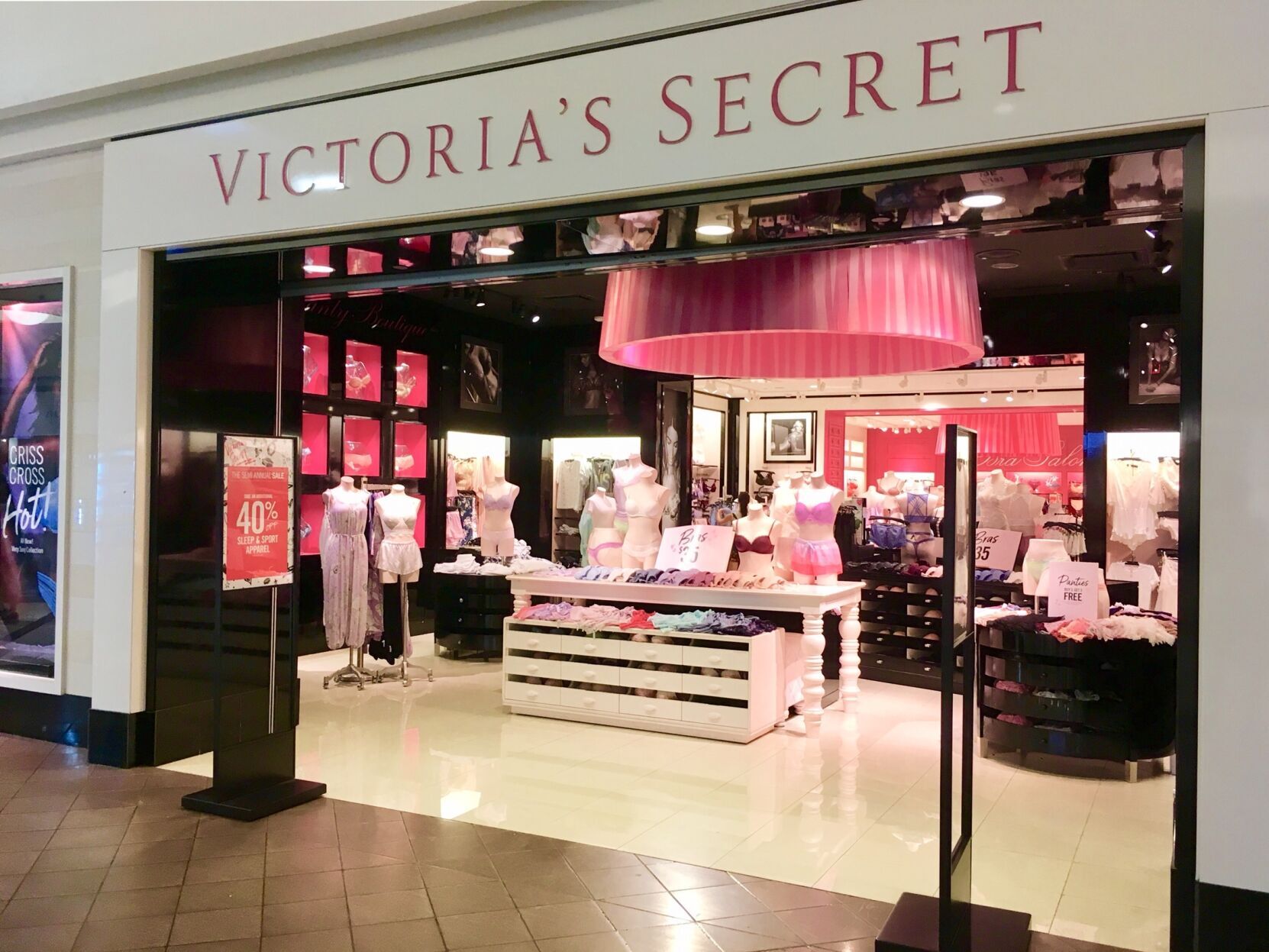 1977: Victoria’s Secret